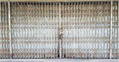Collapsible Lattice Gates
